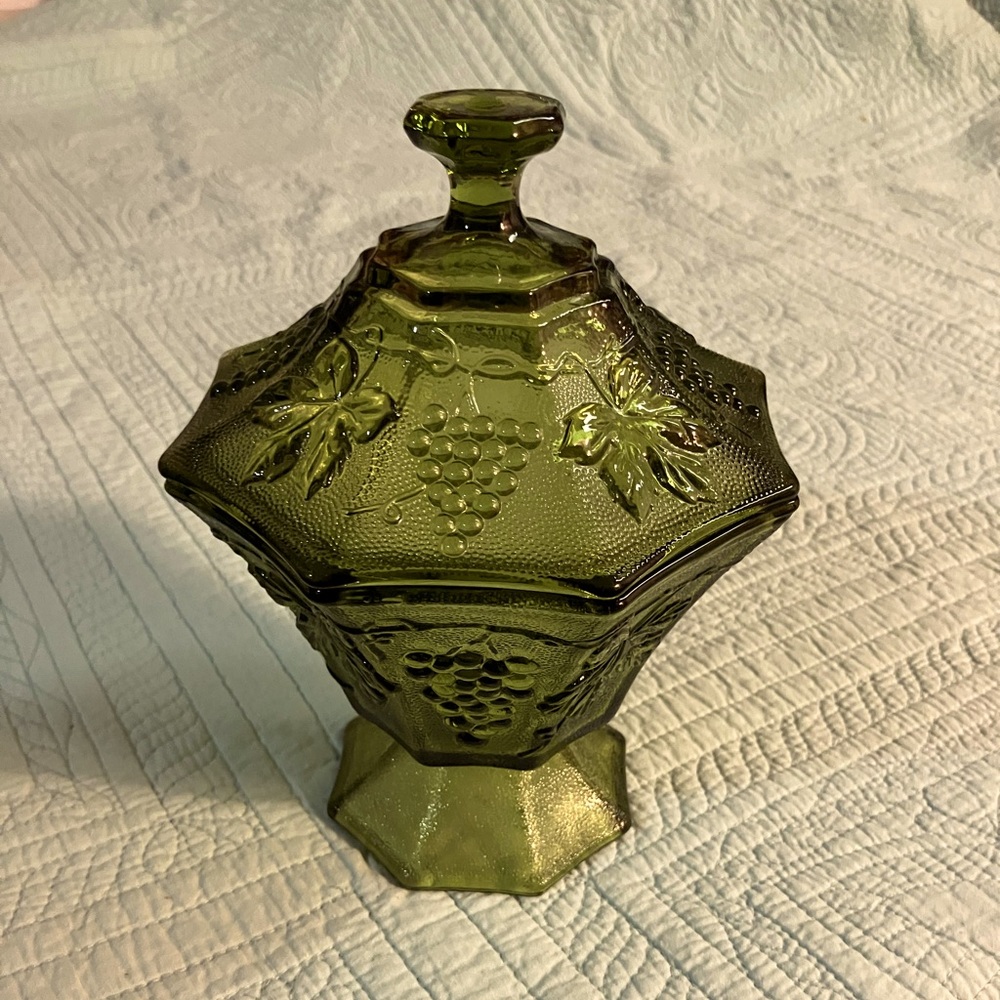 VTG 1970s green octagon grape octagon motif covered compote dish 7.5 tall by 6”